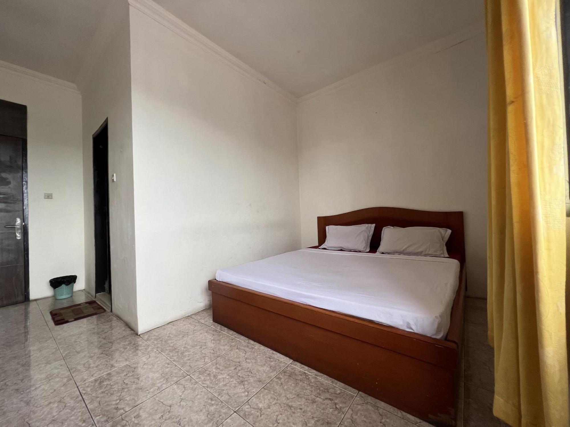 Oyo 92098 Kost Orange Syariah Hotel Makassar Exterior photo